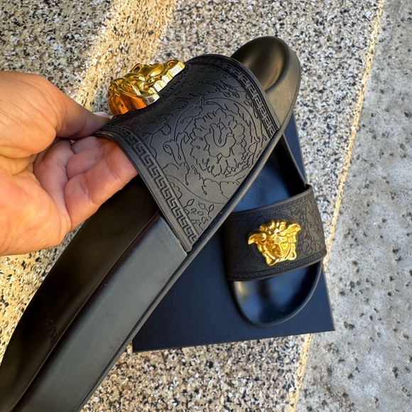 Versace Medusa Slides🛍 - Picture 6 of 10